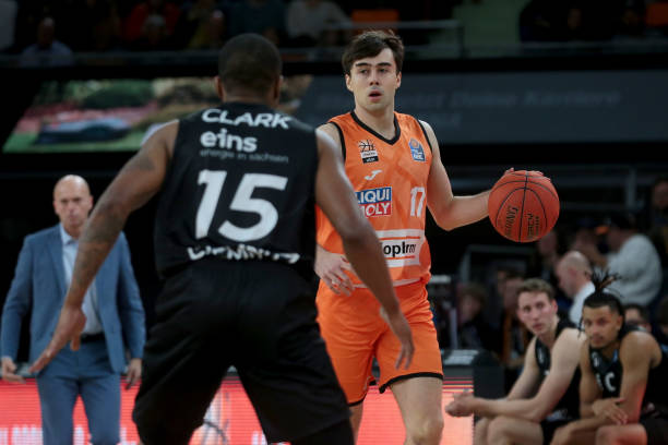 双方均为 双方均为