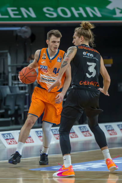 在羽毛球界 在羽毛球界