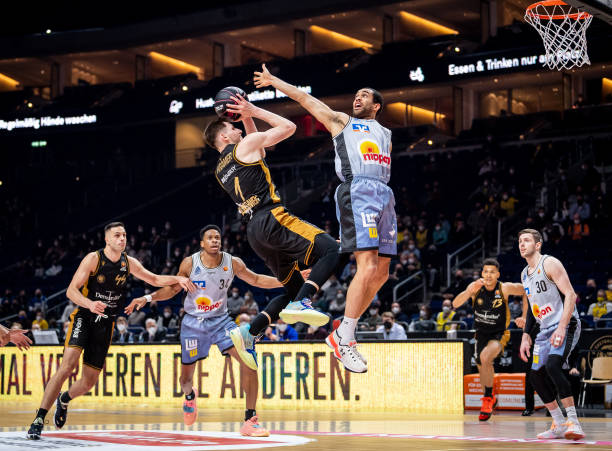 展示出更高 展示出更高