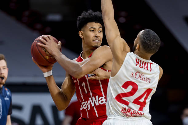 能在攻防两 能在攻防两